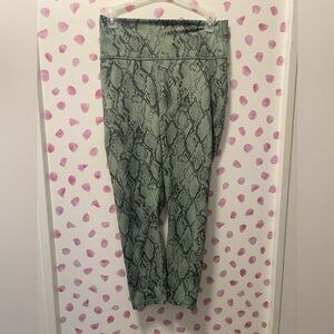 Define PowerHold® High-Waisted Capri in Cactus Snake Size Medium
